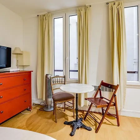 Apartment Adorable Studio Au Coeur De - Louvres